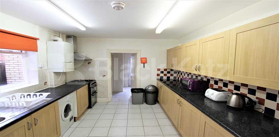 			NEW INSTRUCTION!, 6 Bedroom, 1 bath, 1 reception House			 Hermitage Road, FINSBURY PARK/ STROUD GREEN/ HARRINGAY